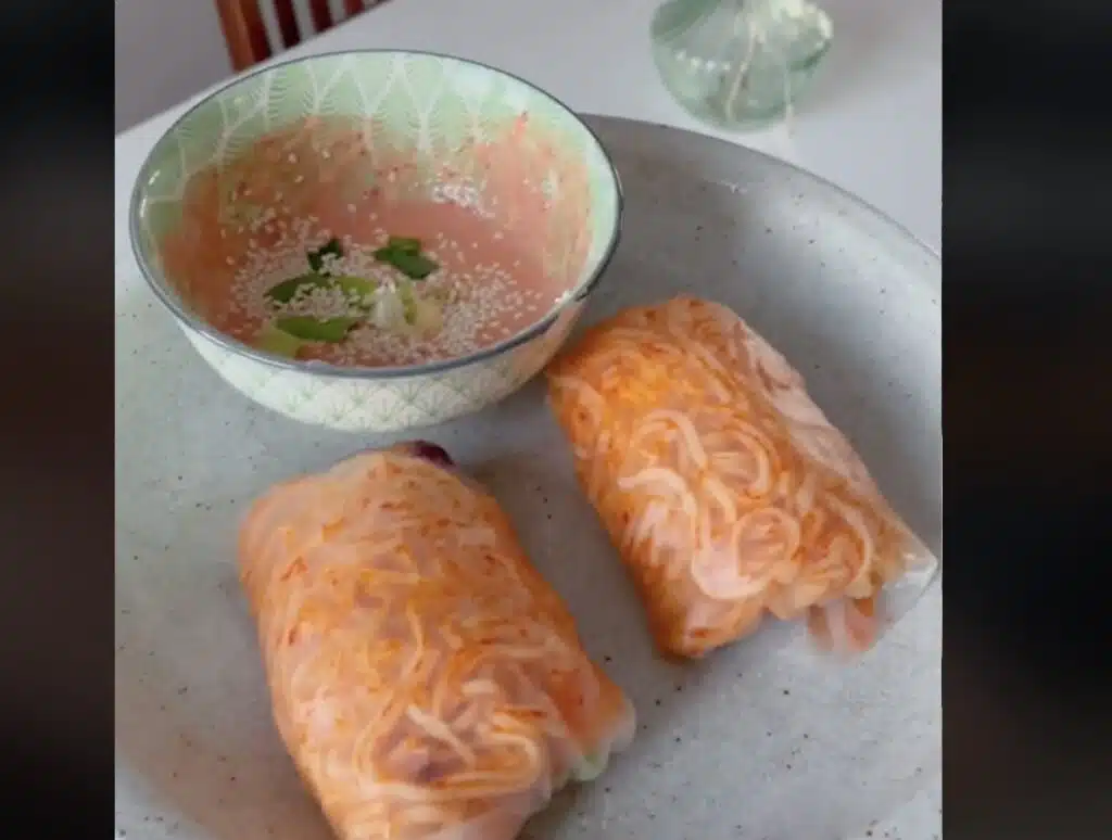 Mausteiset nuudelirullat: harva tietää, että tavalliset nuudelit voi muuttaa näin herkulliseksi Mausteiset nuudelirullat: harva tietää, että tavalliset nuudelit voi muuttaa näin herkulliseksi