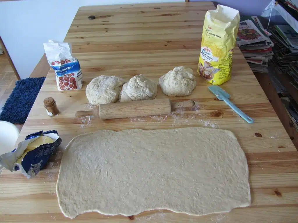 Yllättävä juju, jolla saa pehmeämpiä pullia – tarvitset siihen maitoa ja vehnäjauhoja