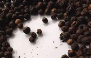 Syö päivittäin puoli teelusikallista mustapippuria – näin kehosi hyötyy