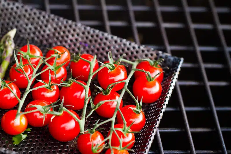 5 syytä miksi jokaisen kannattaa grillata tomaatteja – huikeat terveysvaikutukset