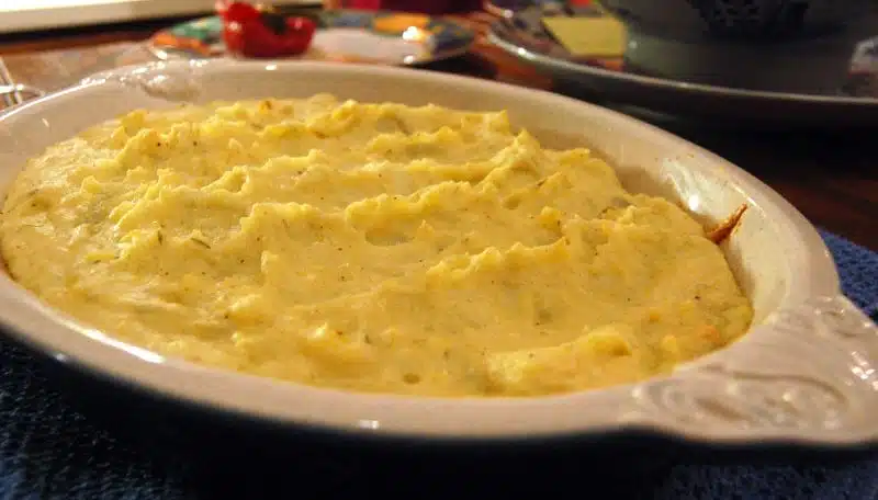 Keitä perunat veden sijasta tässä liemessä – perunamuusista tulee täyteläisempää