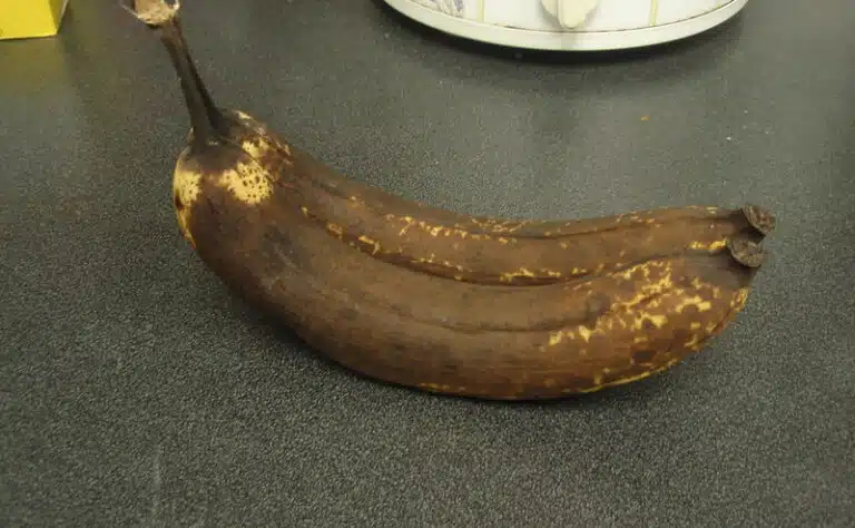 Mummoni käyttää aina ”pilaantuneet banaanit” tähän jälkkäriin