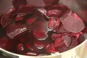 6 syytä, miksi etikkapunajuurten lientä ei koskaan kannata kaataa viemäriin