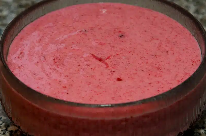 Lisää puolukkavispipuuroon tätä marjaa – vanhanajan herkusta tulee vielä parempi