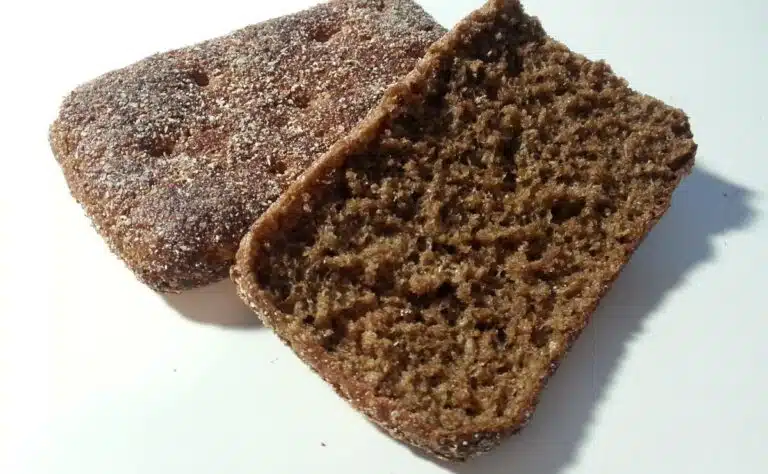 Ruisleivästä ja 3 aineksesta saa täydellisen iltapalan, joka on kuin pizzaa Ruisleivästä ja 3 aineksesta saa täydellisen iltapalan, joka on kuin pizzaa