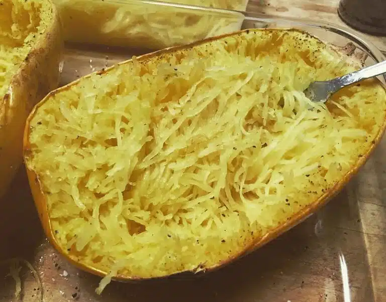 Karita Tykän spagettikurpitsaa uunifetalla: ”Mun kestosuosikki ja niin hyvää!”