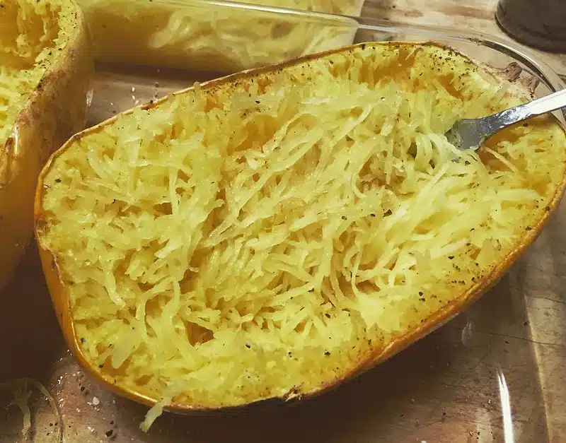 Korvasin spagetin tällä sesonkivihanneksella - lopputulos yllätti positiivisesti Korvasin spagetin tällä sesonkivihanneksella – lopputulos yllätti positiivisesti