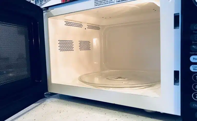 Älä lämmitä tätä ruokaa mikrossa – moni syö sitä jopa päivittäin Älä lämmitä tätä ruokaa mikrossa – moni syö sitä jopa päivittäin