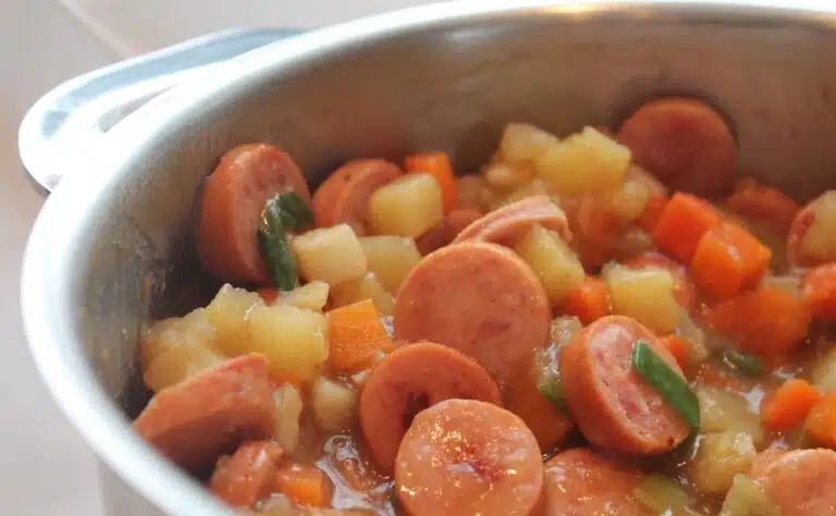 Lisää tätä nakkikeittoon – arkiklassikon maku nousee uudelle tasolle