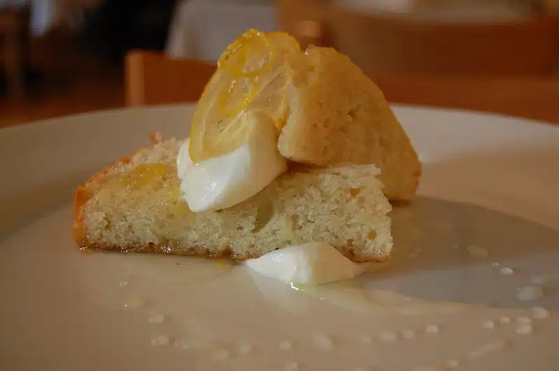 Suosikkikakku valmistuu helposti arkisista raaka-aineista – moni on unohtanut tämän