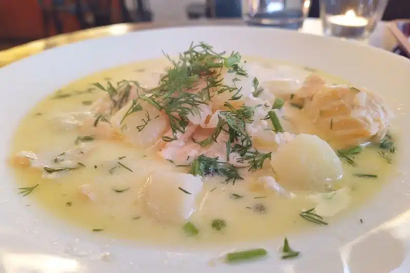 Erittäin maukas lohikeitto syntyy, kun korvaat tavallisen lohen tällä