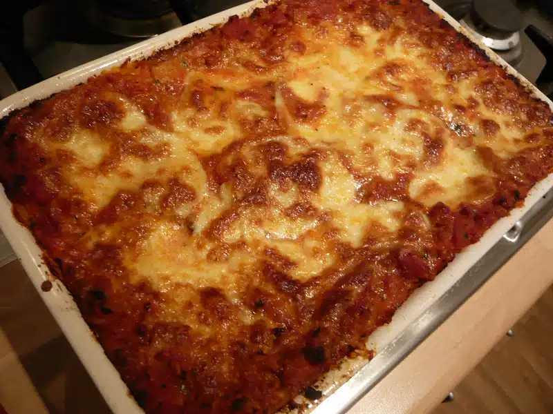 Harri Syrjäsen pepperonilasagne: ”Tässä sulle lasse, joka ei valkokastiketta kaipaa”