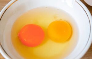 Onko kananmunan keltuainen vaalea? Tätä se tarkoittaa