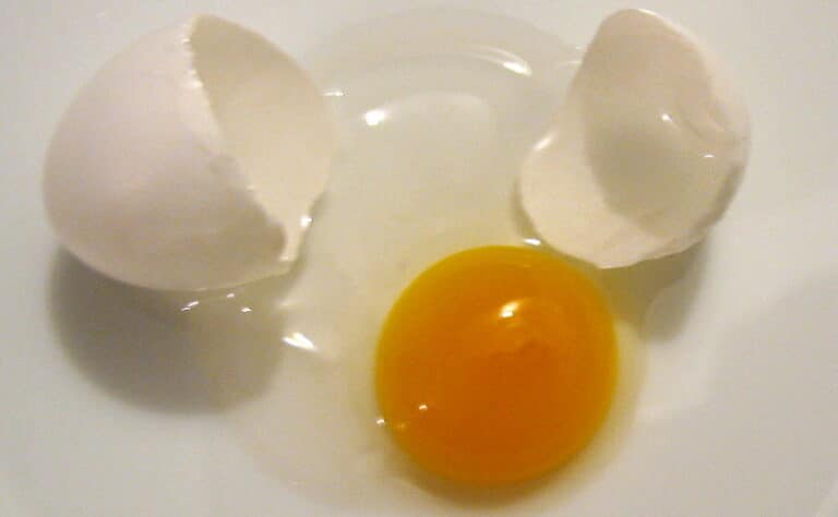 Yleinen kananmuniin liittyvä harhaluulo puijaa vuosittain monia suomalaisia Yleinen kananmuniin liittyvä harhaluulo puijaa vuosittain monia suomalaisia