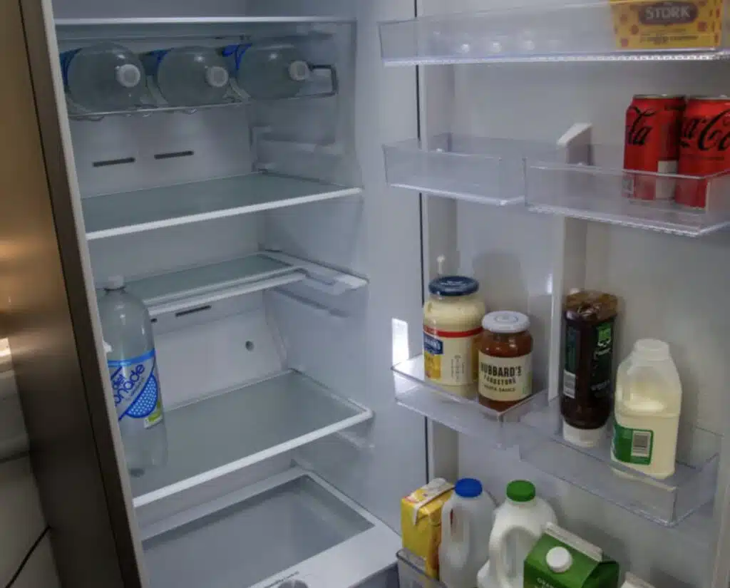 Moni laiminlyö tärkeän asian jääkaapin kanssa - nostaa sähkölaskua Moni laiminlyö tärkeän asian jääkaapin kanssa – nostaa sähkölaskua