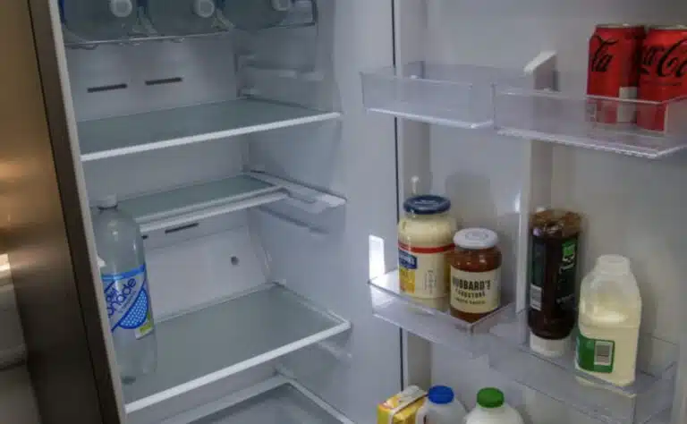 Maito jääkaapin oveen vai hyllylle? 49 % säilyttää ”väärässä paikassa”