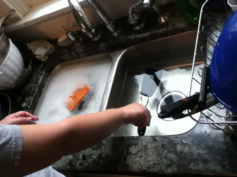 Viemäri puhtaaksi vain kahdella raaka-aineella – isäni vinkkaama niksi toimii aina