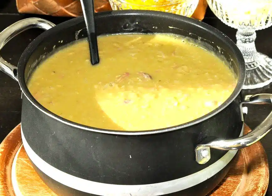 Miksi hernekeittoa syödään perinteisesti torstaisin? Syy yllättää!