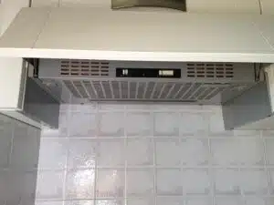 Mummoni liesituuletin on aina kiiltävä – nerokas temppu vaatii vain 10 minuuttia Mummoni liesituuletin on aina kiiltävä – nerokas temppu vaatii vain 10 minuuttia