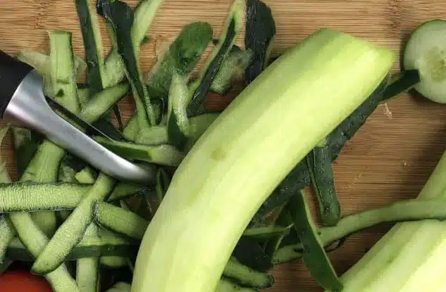 Yllättävä syy, miksi kurkun kuoria ei kannata heittää pois – auttaa puutarhassa