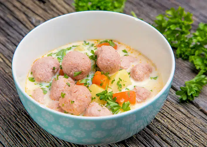 Lisää tuttuun arkikeittoon inkivääri, kookosmaito ja lime – upea makuelämys!