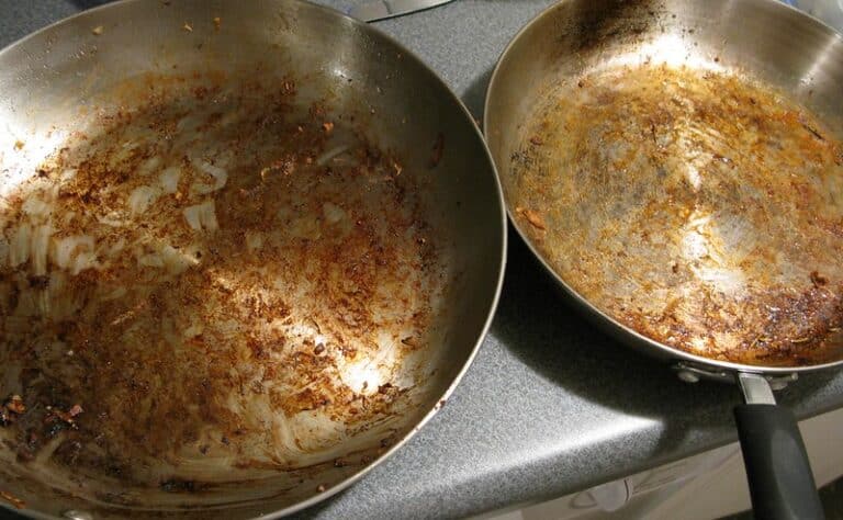Pelasta pohjaan palanut pannu – helppoa ja puhdasta jälkeä alta aikayksikön