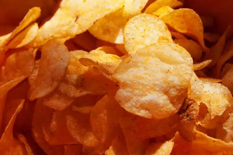 IS: Saako vihertävän sipsin syödä? Valmistajalta selkeä vastaus