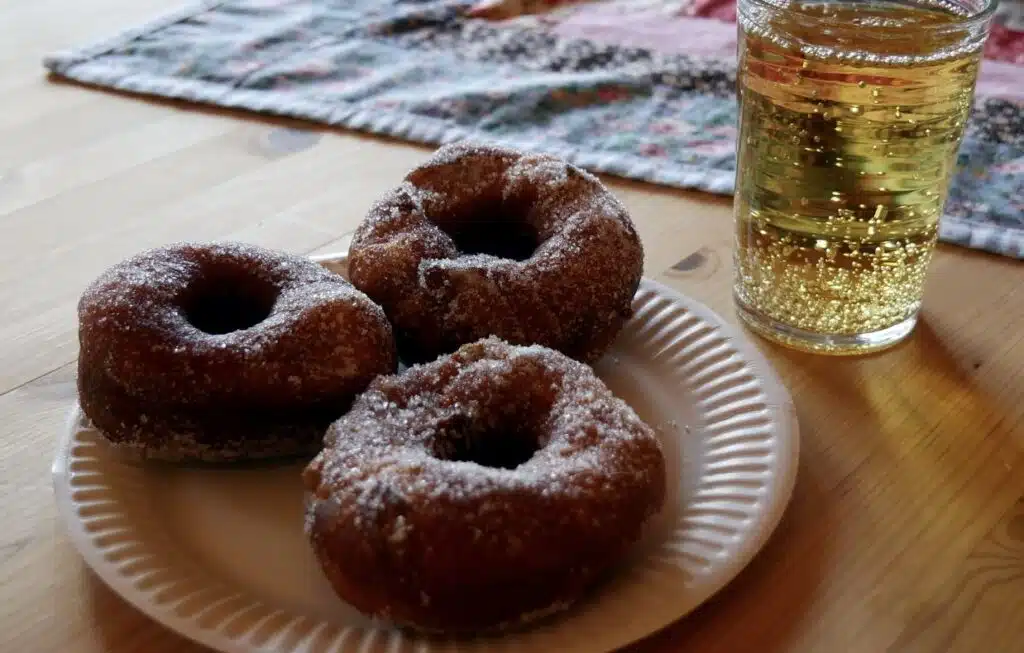 Mehevät vappumunkit ilman kuumaa rasvaa – Outin nerokas resepti