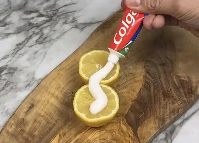 Raikasta pyykinpesukone sitruunalla ja hammastahnalla – superhelppo kotikonsti Raikasta pyykinpesukone sitruunalla ja hammastahnalla – superhelppo kotikonsti