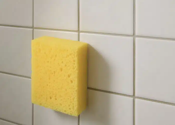 Vanhanajan niksi kaakelisaumojen puhdistukseen – ilman kalliita kemikaaleja!