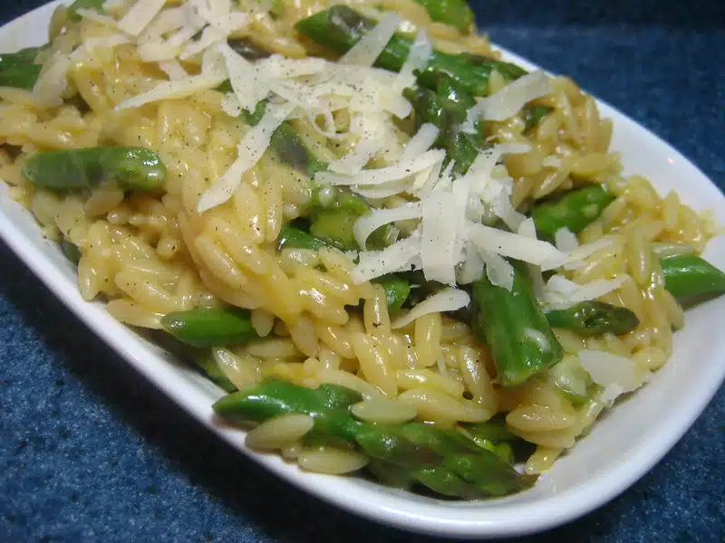 Tämä kevään parsaherkku vie kielen mennessään - viime vuoden hitti! Tämä kevään parsaherkku vie kielen mennessään – viime vuoden hitti!