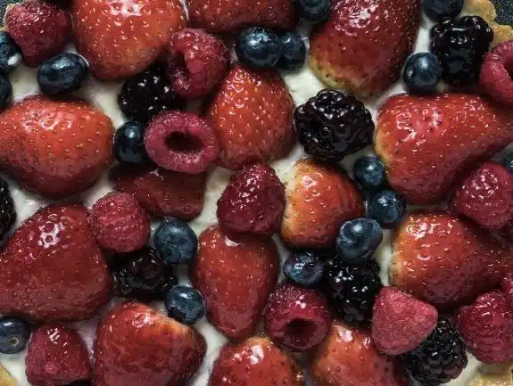 Marjaisa juustokakku ilman uunia – äitini rakastaa tätä reseptiä