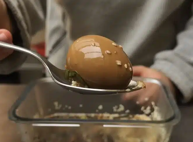 Laita munat tähän marinadiin: Yön jälkeen saat nauttia elämäsi parhaista kananmunista