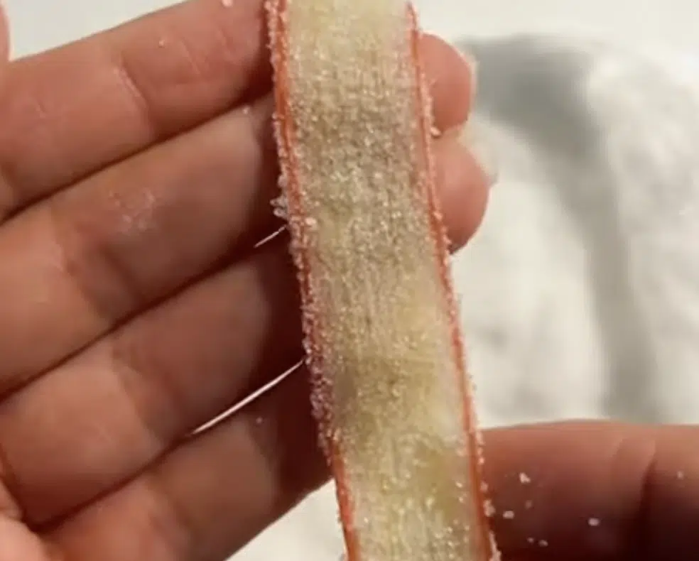 Näin valmistat raparperiremmejä: "Tää on niin hyvää, että testaa heti" Näin valmistat raparperiremmejä: ”Tää on niin hyvää, että testaa heti”