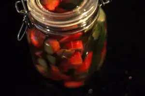 Raparperista saa mainion lisukkeen grilliruoille, kun sen valmistaa näin