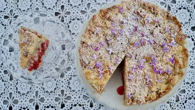 Hanna Sumarin raparperi-vadelmakakku toscakuorrutuksella: ”Ihana yhdistelmä”