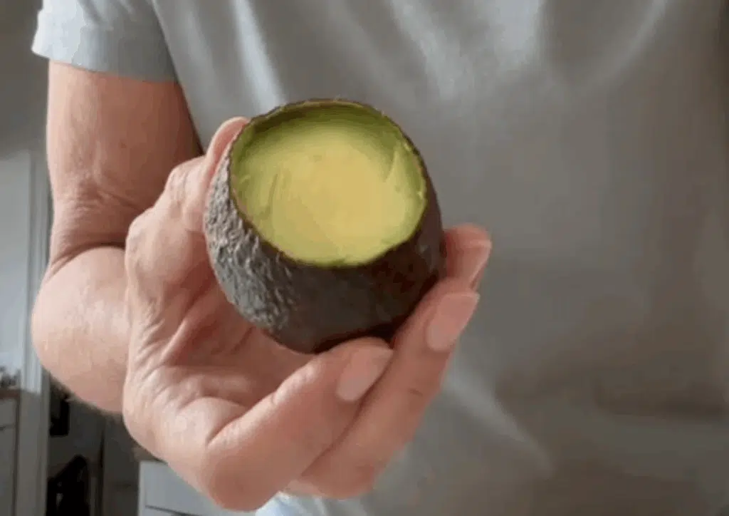 Superniksi: Kuori avokado näin – estät tummumisen ja hedelmä säilyy pidempään