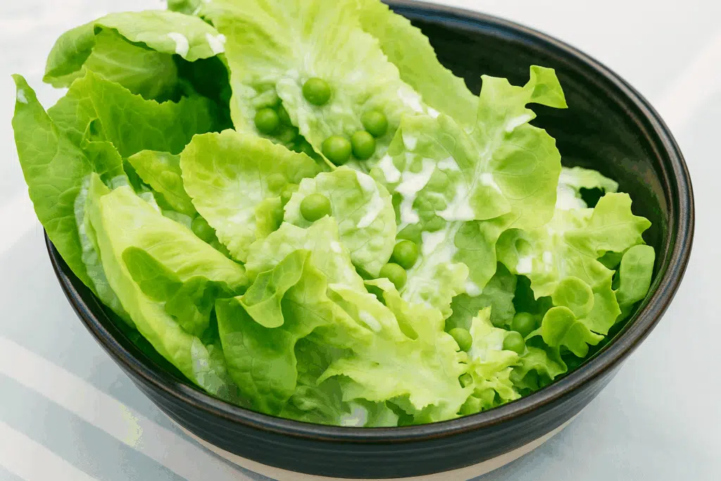 Teemun kahden raaka-aineen salaatti – yllättävä kastike kruunaa kokonaisuuden