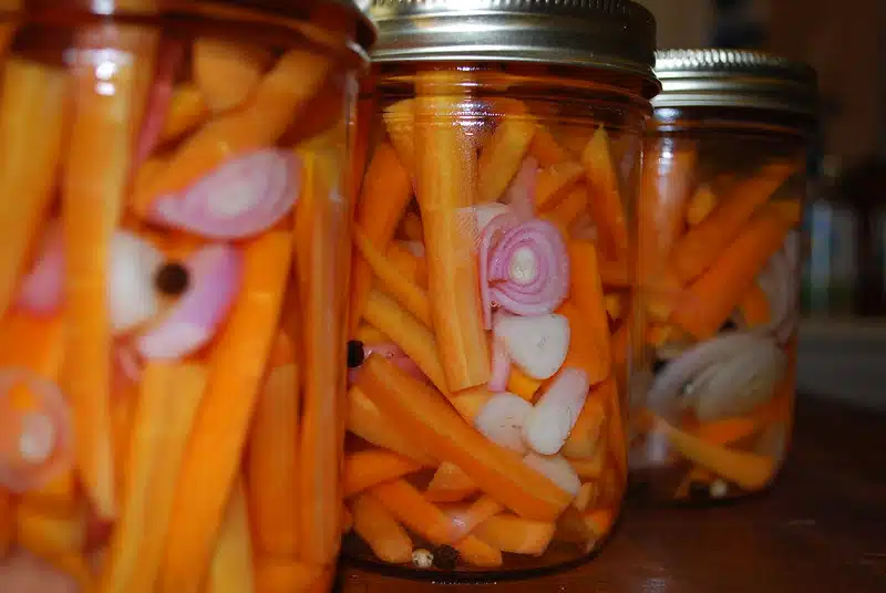 Isoäitini säilöi porkkanat aina tällä tavalla – todella hyvä lisuke melkeinpä kaiken kanssa