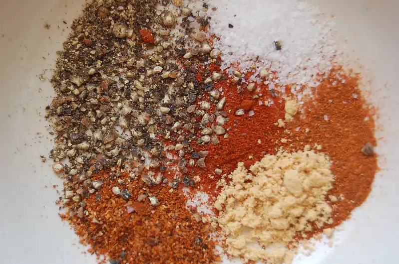 Harri Syrjänen ei voi sietää tätä suosikkimaustetta – muuttaa maun valmisruoaksi