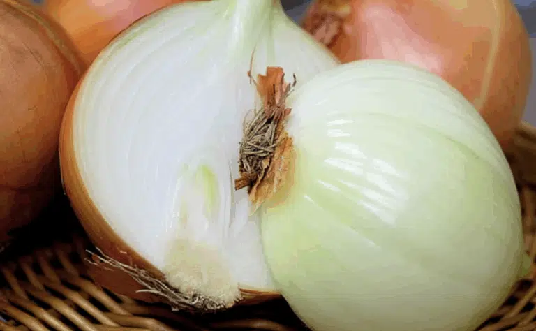 Älä säilytä sipulia tämän vihanneksen kanssa