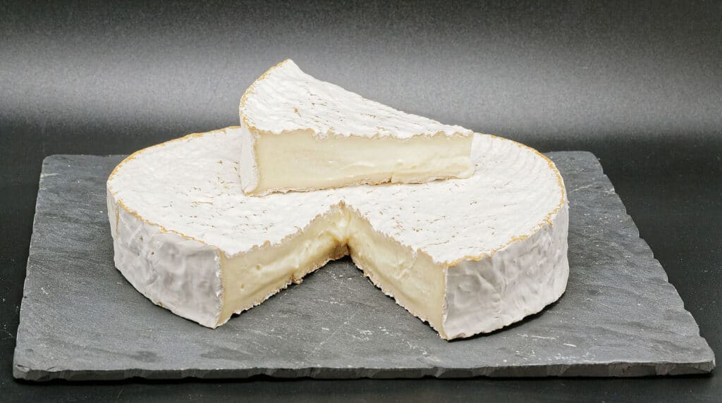 Kokeile Risto Mikkolan mansikkasalsaa - täydellistä tämän juuston kanssa Wikicheese Brie de Melun 20150515 015