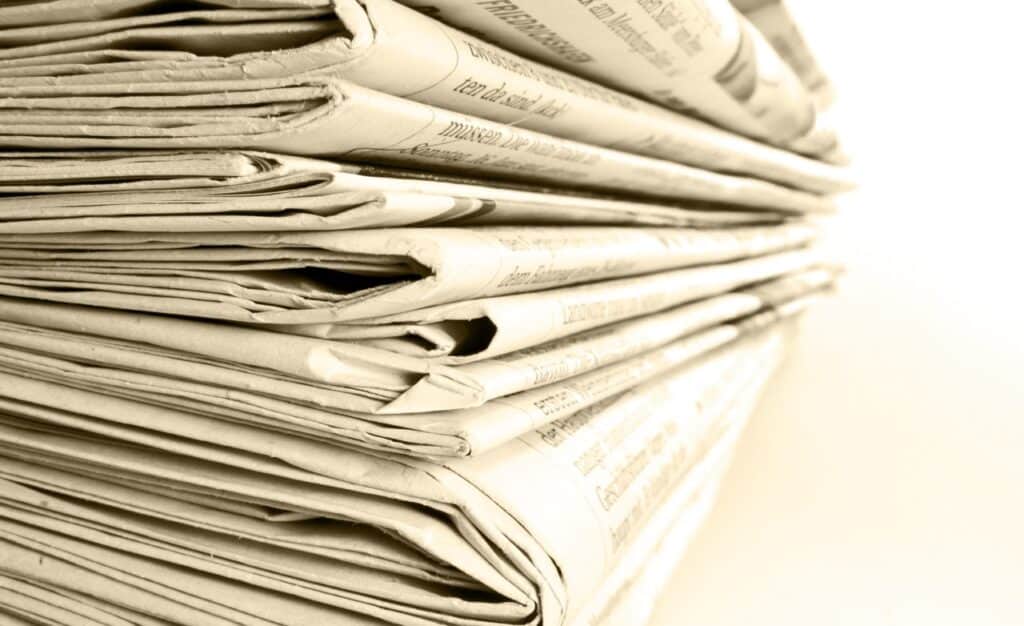 Kaupasta ostettu jäätelöpaketti kannattaa kääriä sanomalehteen - tässä syy writing read newspaper line money stack 1087721 pxhere.com