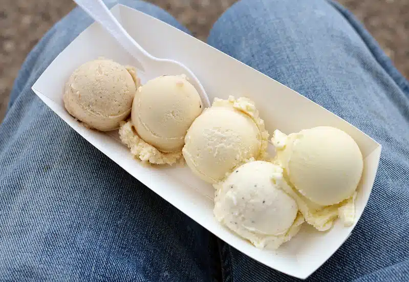 3 aineksen jäätelö on lasteni suosikki – valmistuu yhdessä hujauksessa ilman konetta