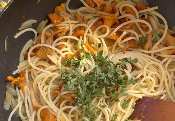 Mari jättää kantarellipastasta monelle pakollisen aineksen pois - "huomattavasti maukkaampi" Mari jättää kantarellipastasta monelle pakollisen aineksen pois – ”huomattavasti maukkaampi”