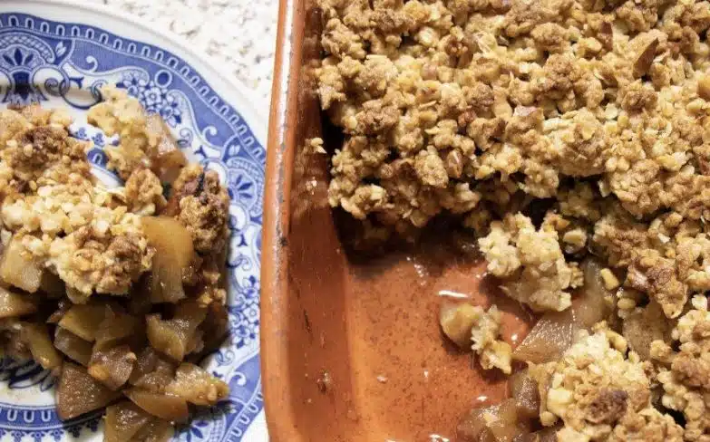 Omenamurupaistos saa ihanan pähkinäisen maun, kun käsittelet voin tällä tavalla