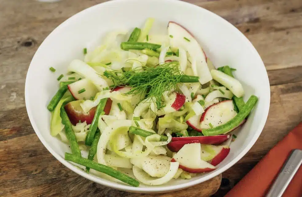 Hiero vihanneksia suolalla ja sokerilla ennen pikkelöintiä – yllättävä vaikutus makuun