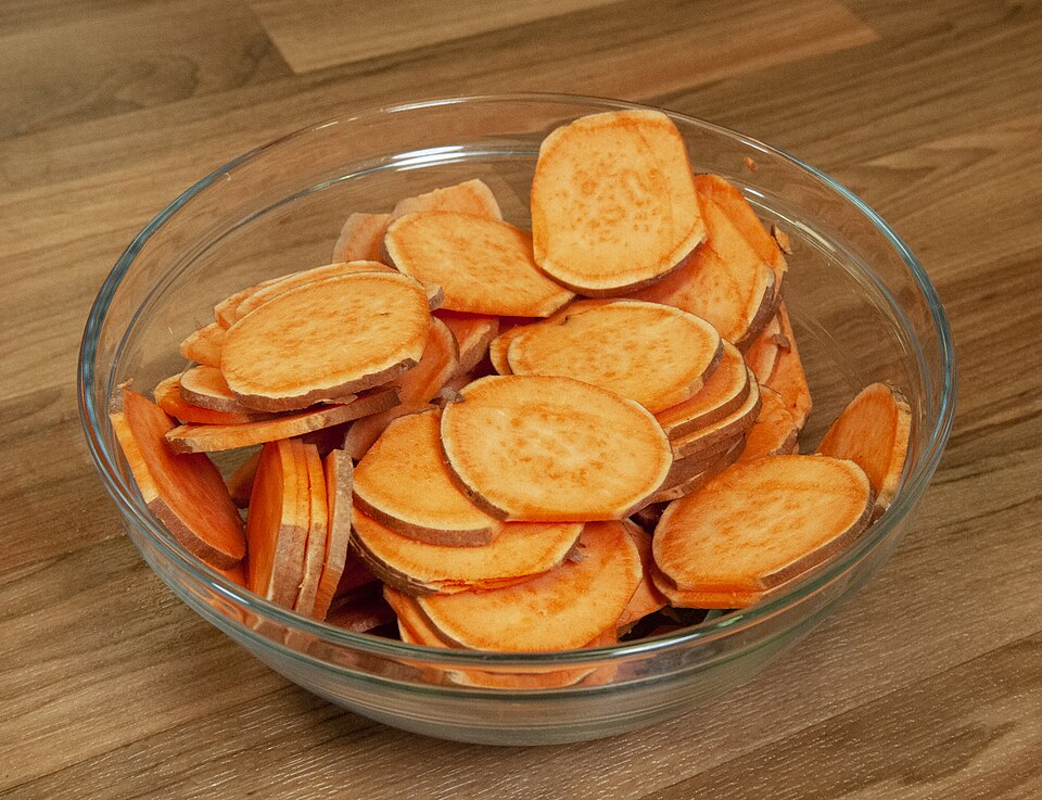 Bataattivuoka koko perheelle alle kympillä – täydellistä arkiruokaa!