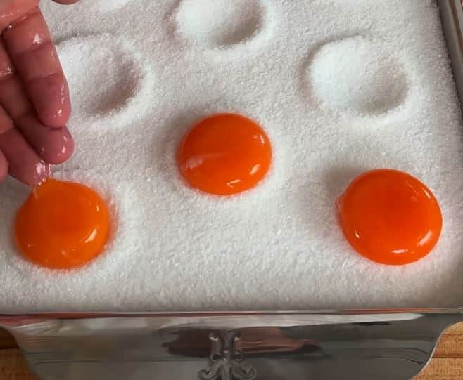 Muuta kananmuna herkulliseksi mausteeksi vain sokerin ja suolan avulla