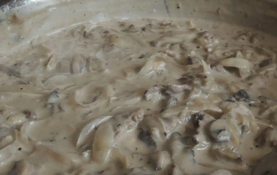 Tämä arkiruoka sai aivan uuden ilmeen, kun valmistin sen suppilovahveroista